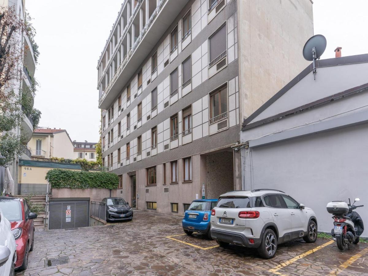 The Rent - Spacious Three-bedroom In Moscova Apartment Milan