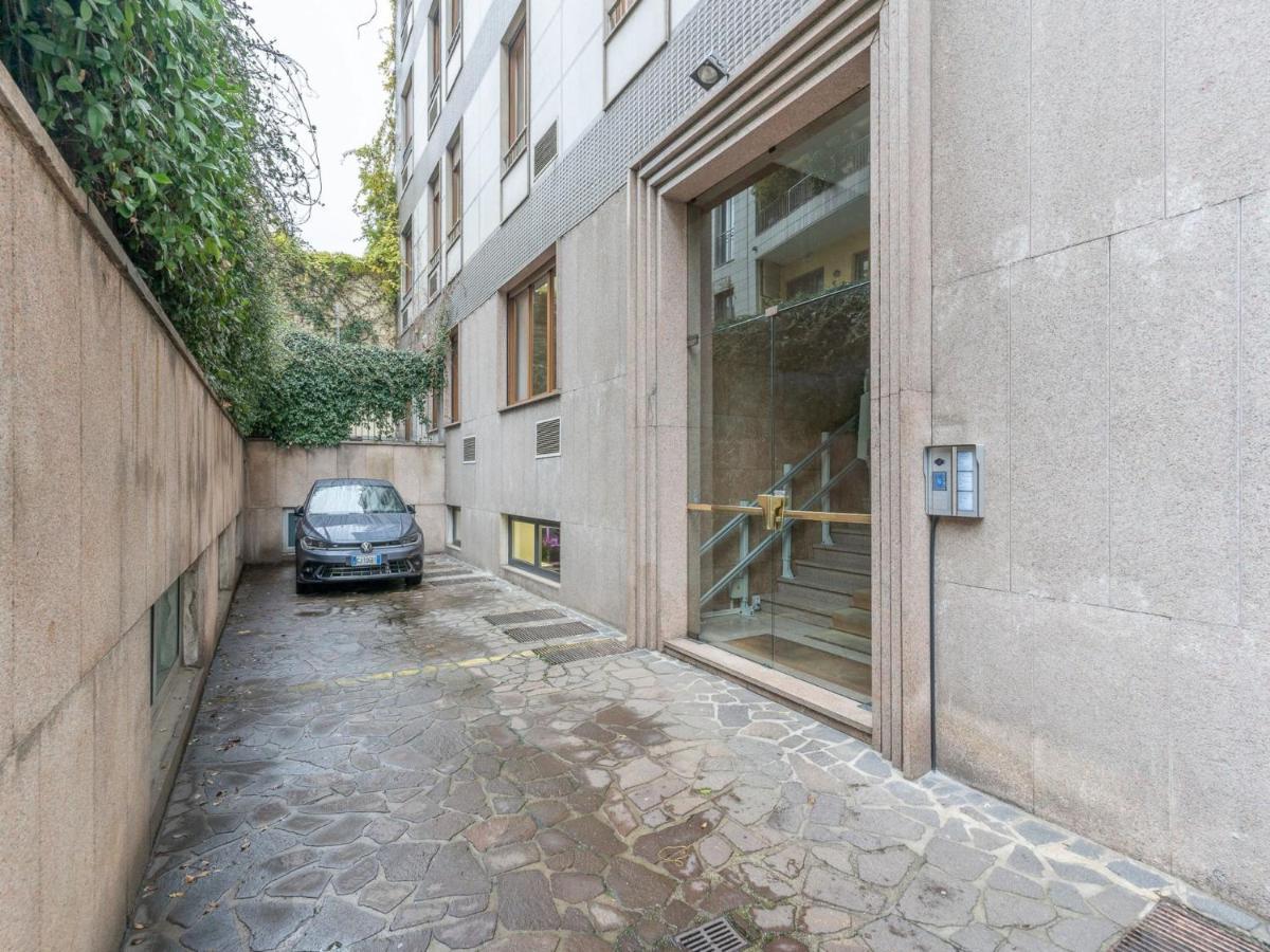 The Rent - Spacious Three-bedroom In Moscova Apartment Milan