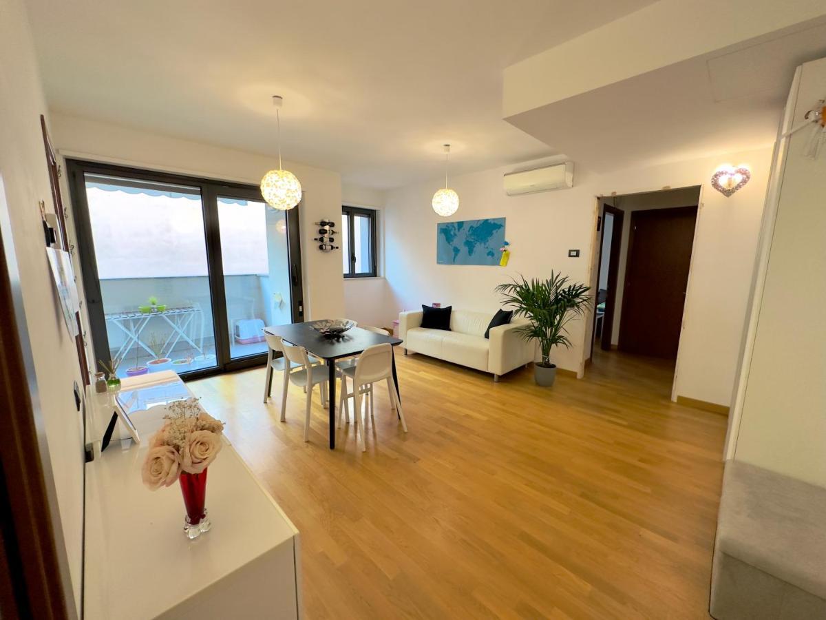 Con Giardino Max 6 Persone Sulla Mm3 Gialla * Milano