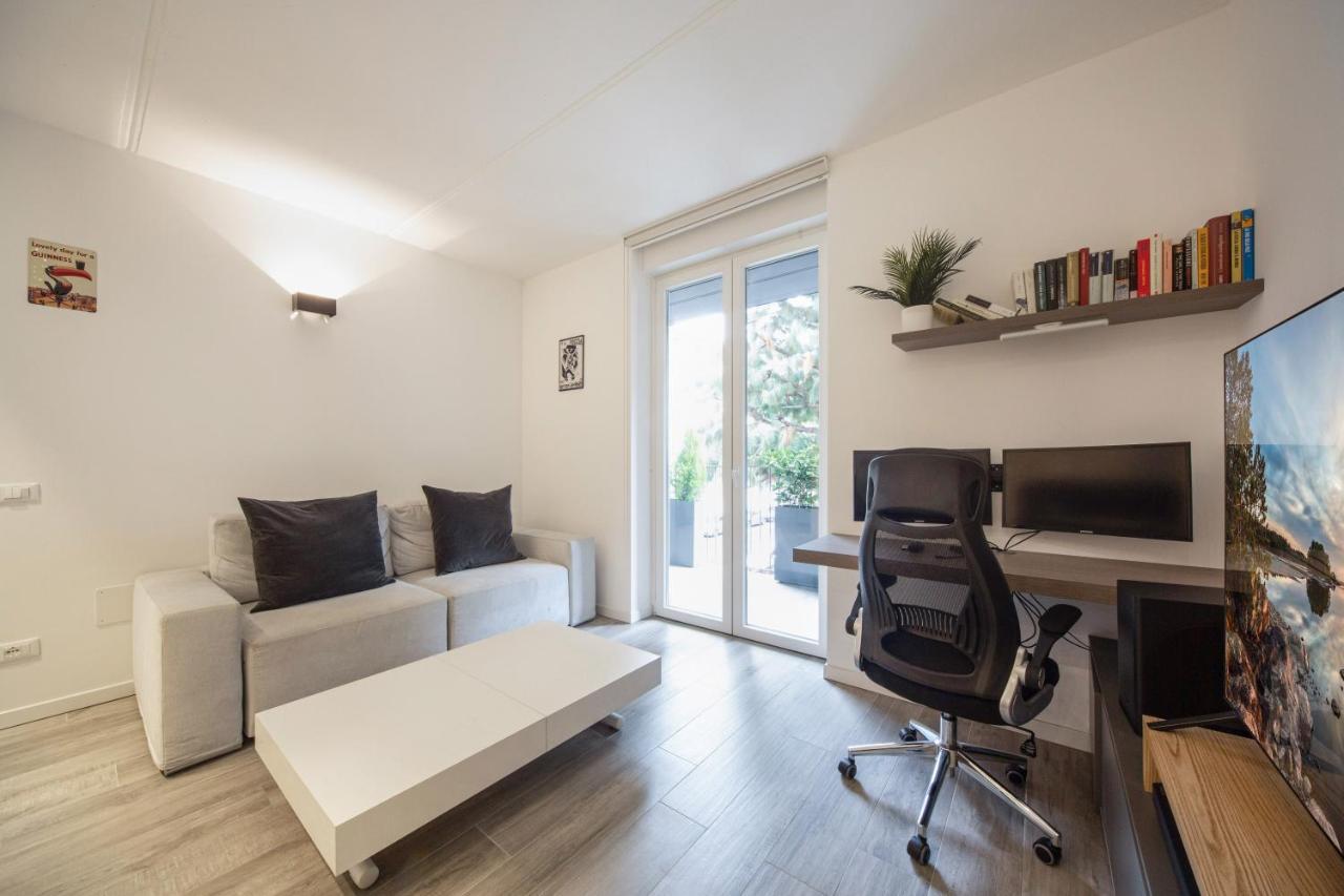 Comfy With Private Parking & Balcony Milan