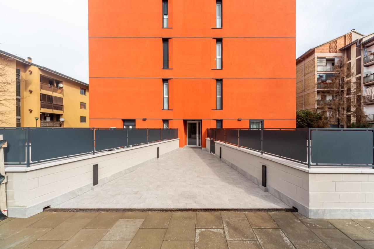 Comfy With Private Parking & Balcony Apartment *