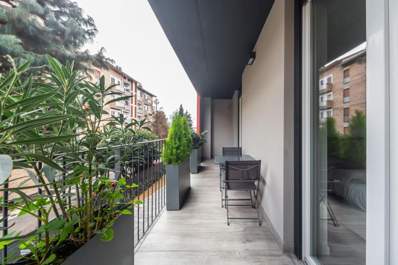Comfy With Private Parking & Balcony Apartment Milan