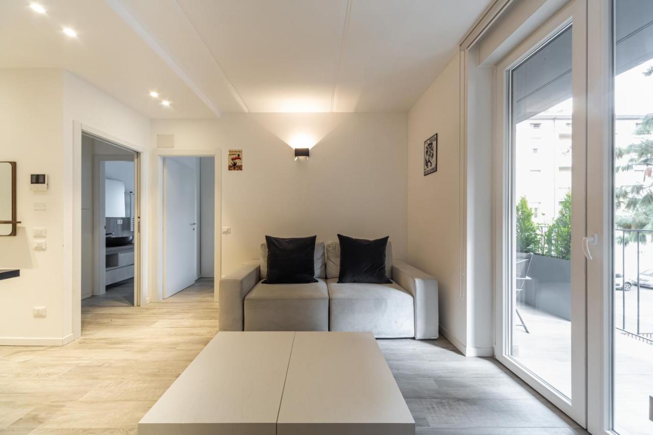 Apartment Comfy With Private Parking & Balcony