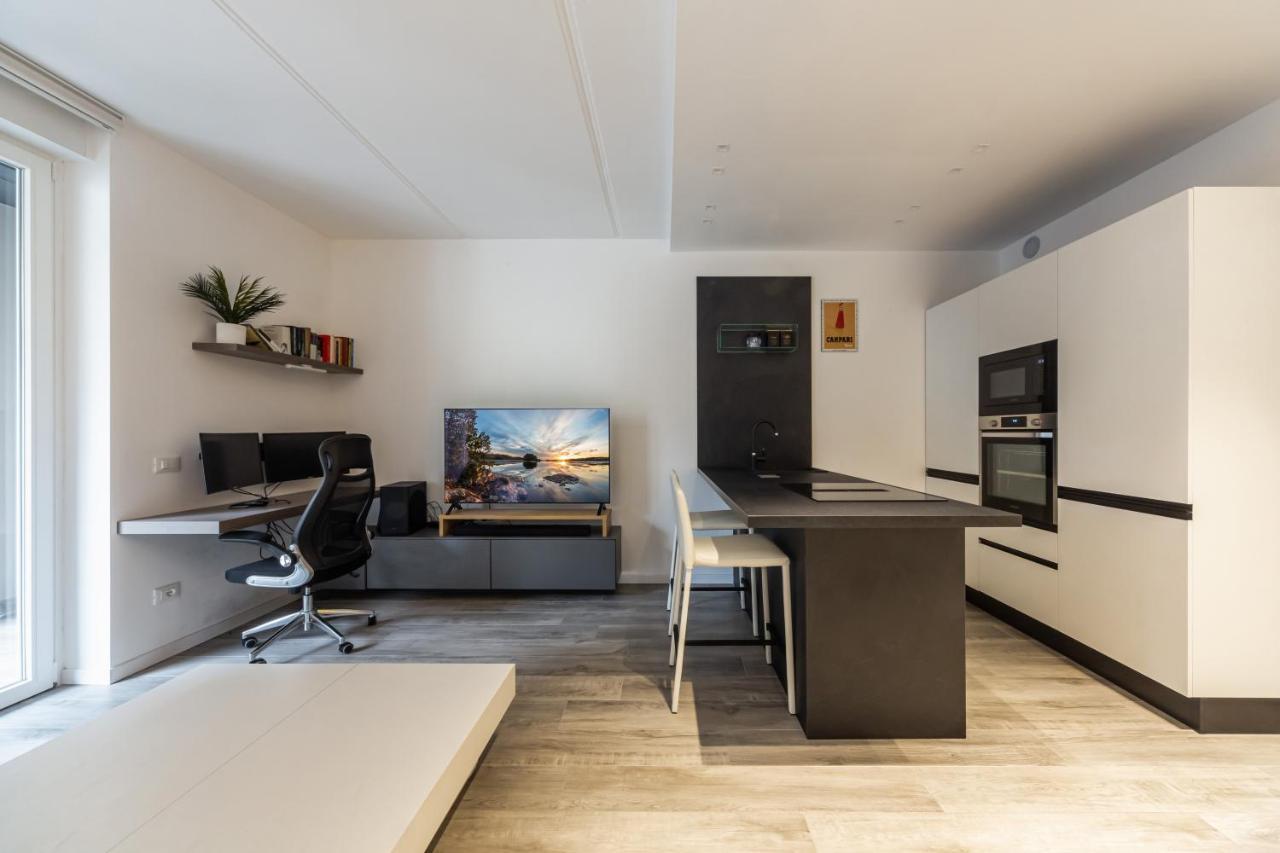 Apartment Comfy With Private Parking & Balcony *