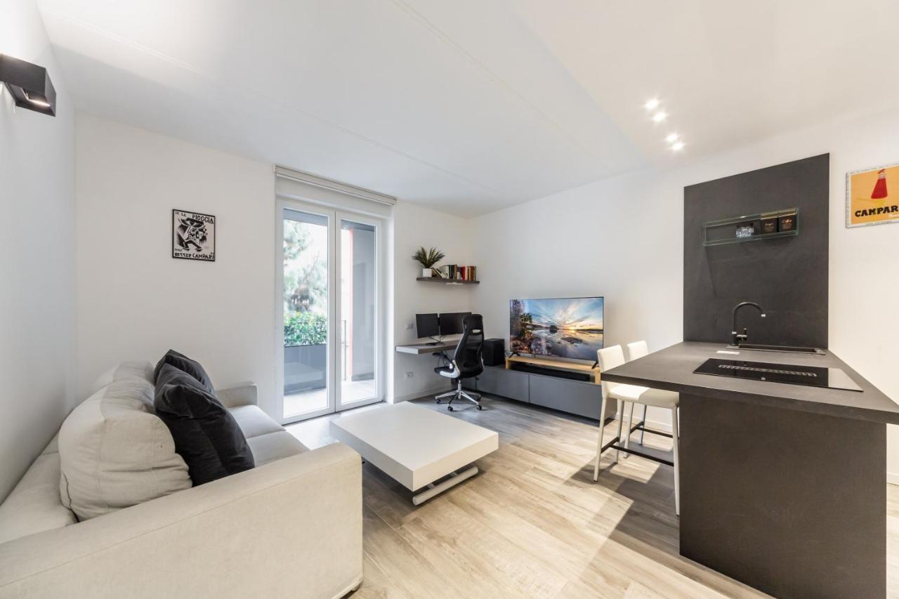 Apartment Comfy With Private Parking & Balcony Milan