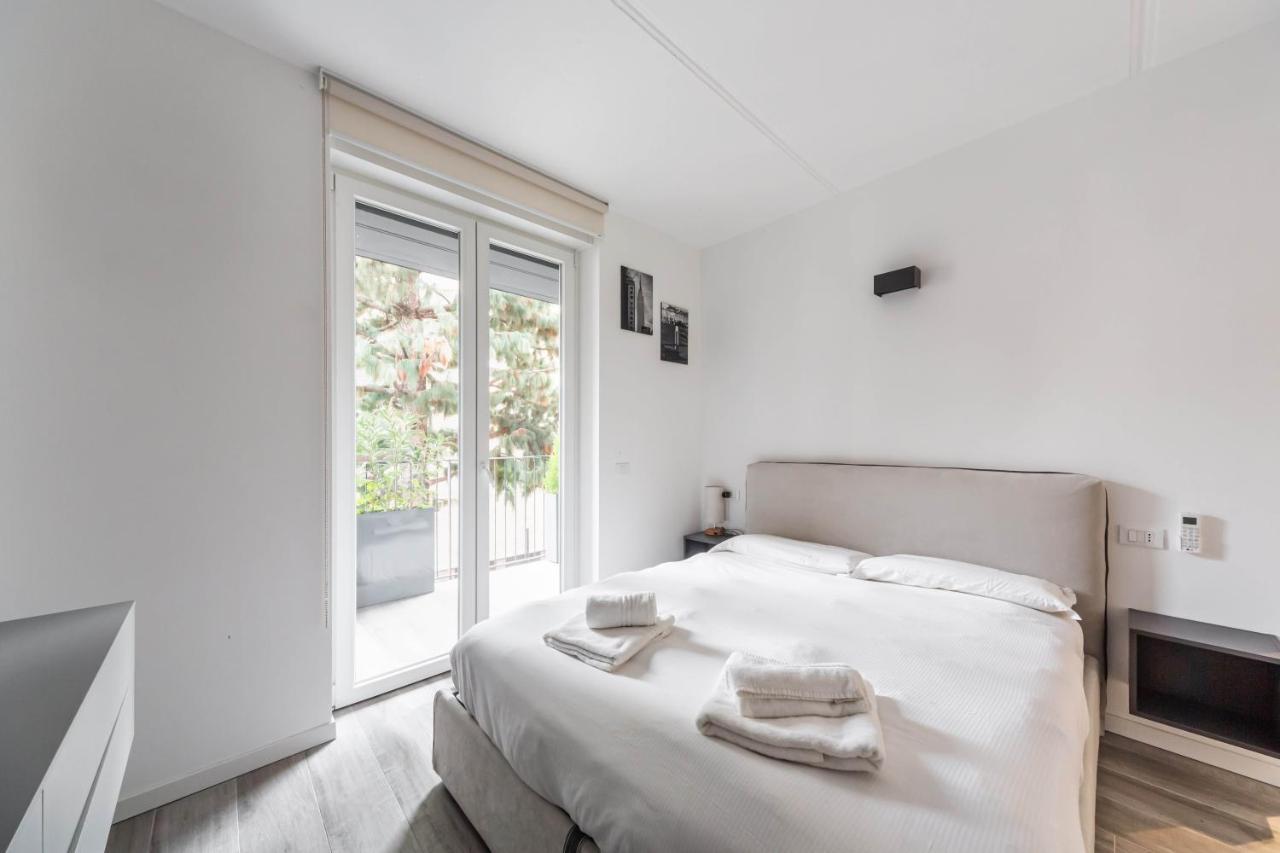 Comfy With Private Parking & Balcony Apartment *