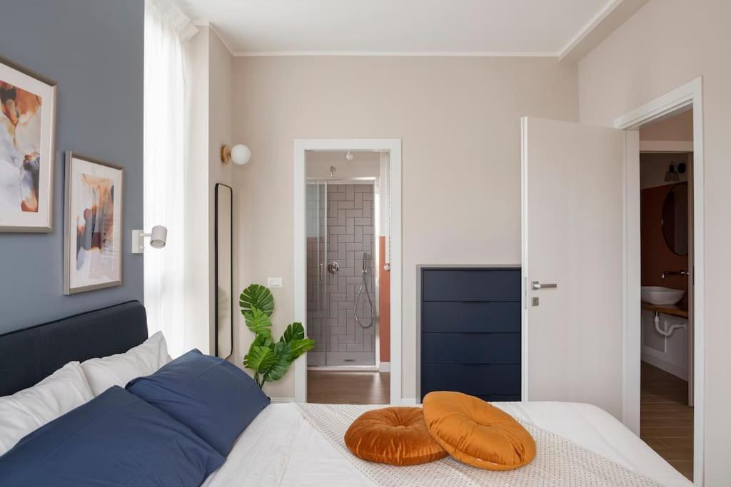 Apartment Blue & Orange House Lovely Modern Milan