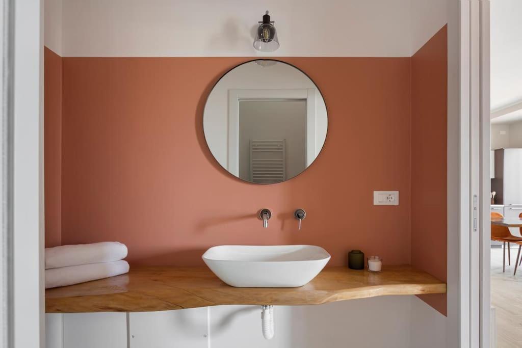 Blue & Orange House Lovely Modern Apartment Milan