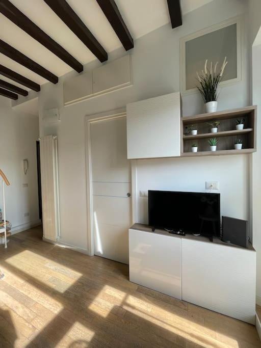 Cozy Studio In Porta Venezia Apartment