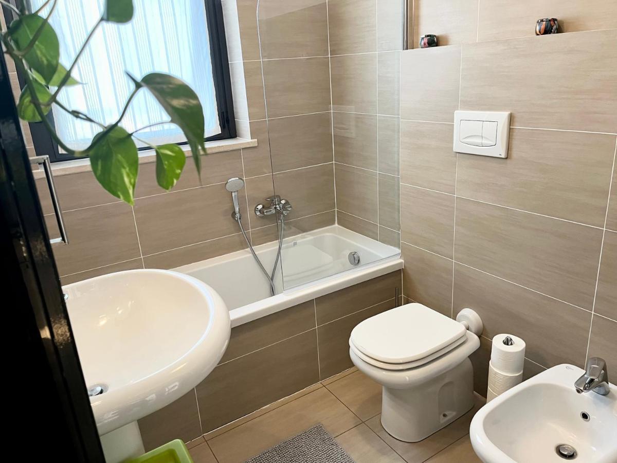 Con Giardino Max 6 Persone Sulla Mm3 Gialla Appartamento