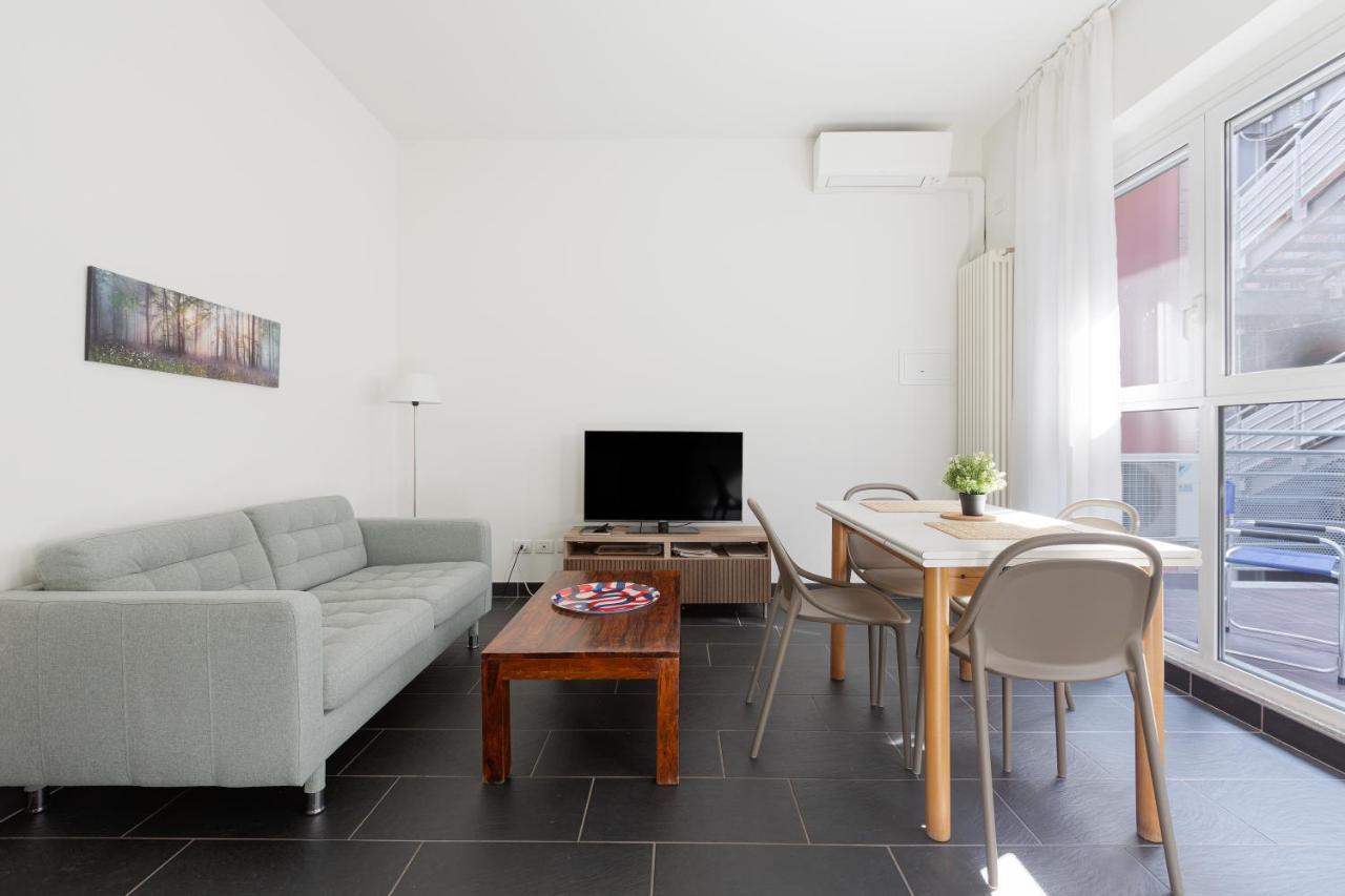 Apartment Guesthost - Industrial Design Near M4 Tolstoj Milan