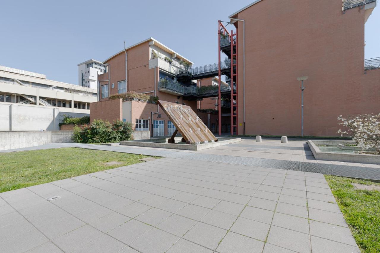Guesthost - Industrial Design Near M4 Tolstoj Apartment Milan