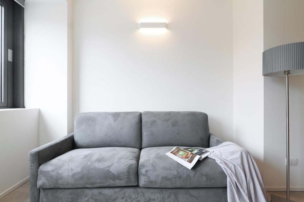Contempora - Rosellini 5a * Milan