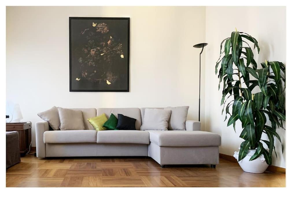 Elegant San Babila ,5 Minutes From Duomo * Milano