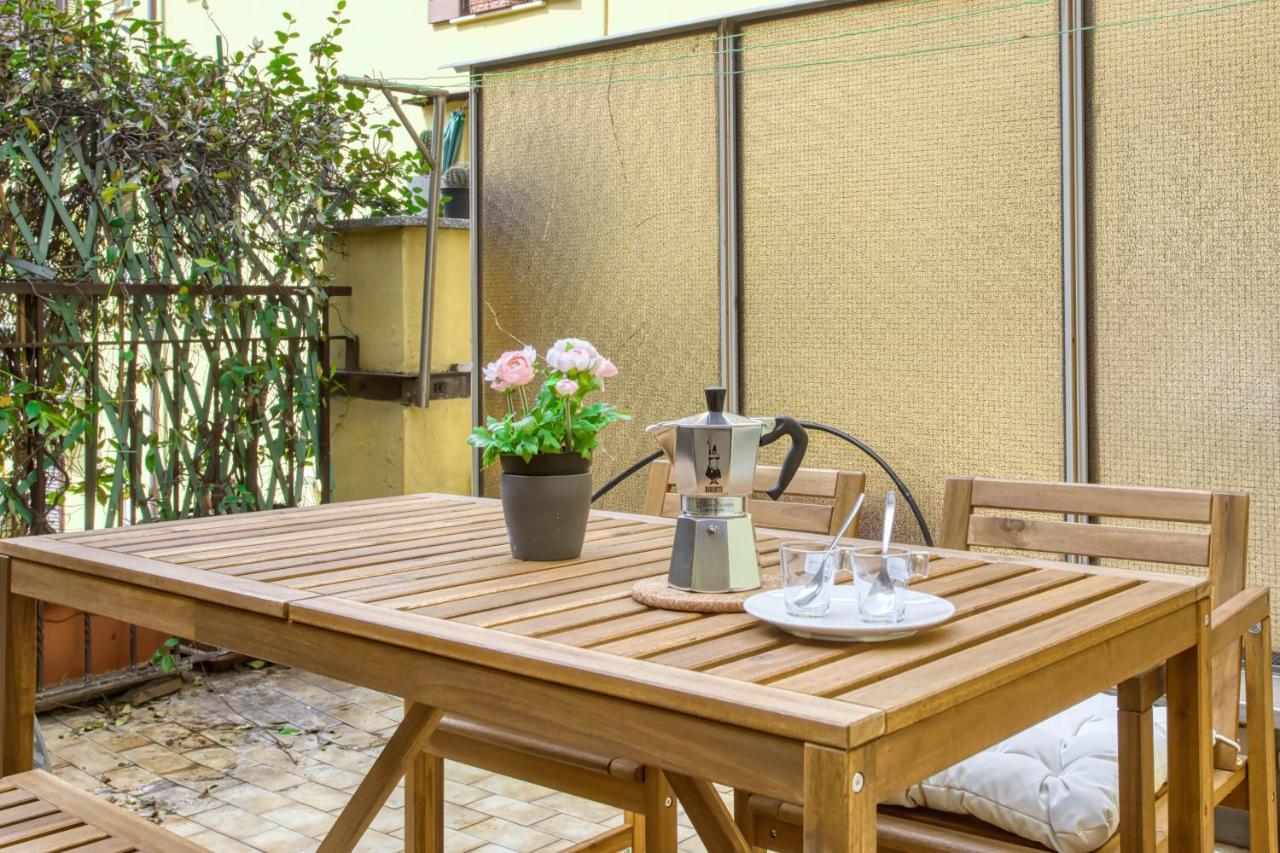 Apartment Joivy Tasteful Flat With Balcony Milan
