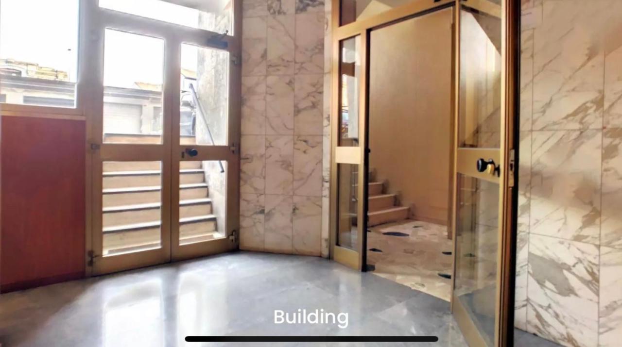 Apartment Metro Famagosta - Luminoso Con Balcone Free Wifi & Parking Milan