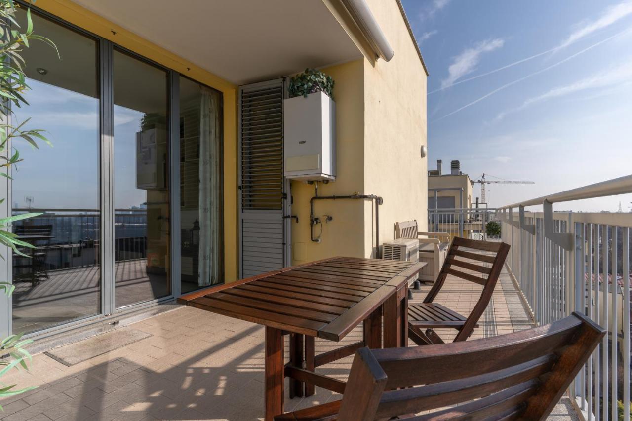 The Best Rent - Bright One-bedroom In Precotto Area Apartment *