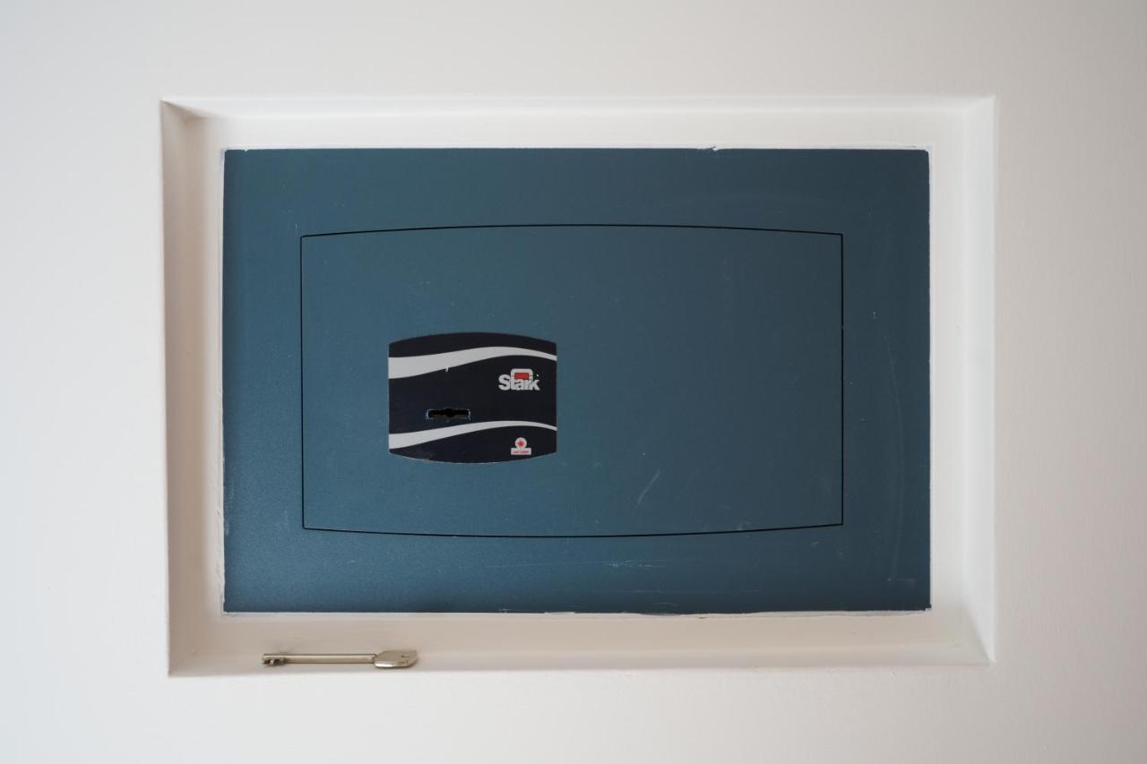 Ross Quadrell - Apartment Milan