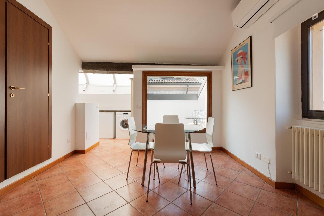 Apartment Corso Balcony Milan
