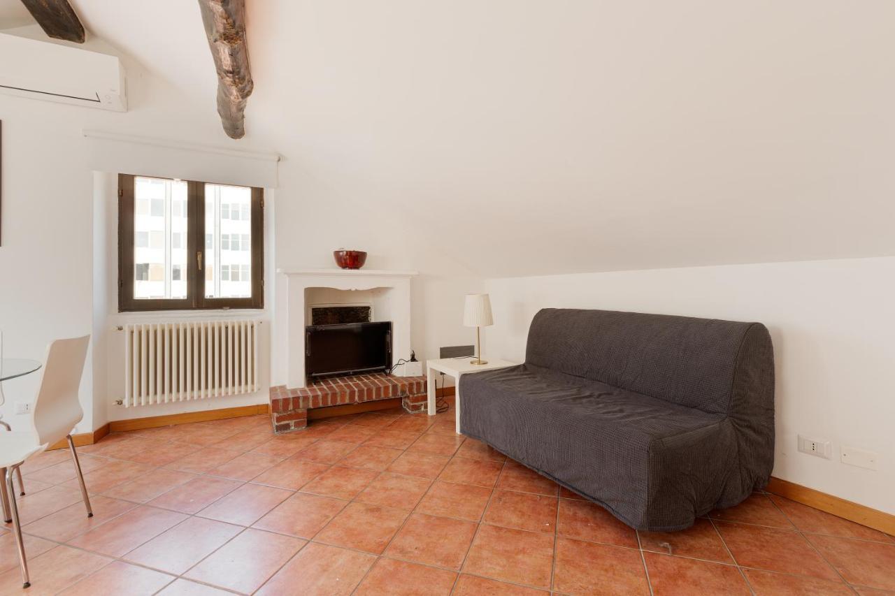 Apartment Corso Balcony Milan