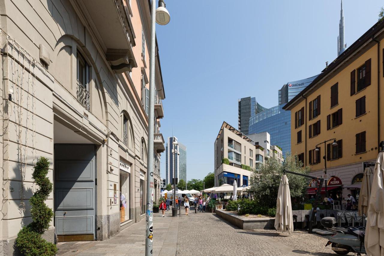 Corso Balcony Apartment Milan