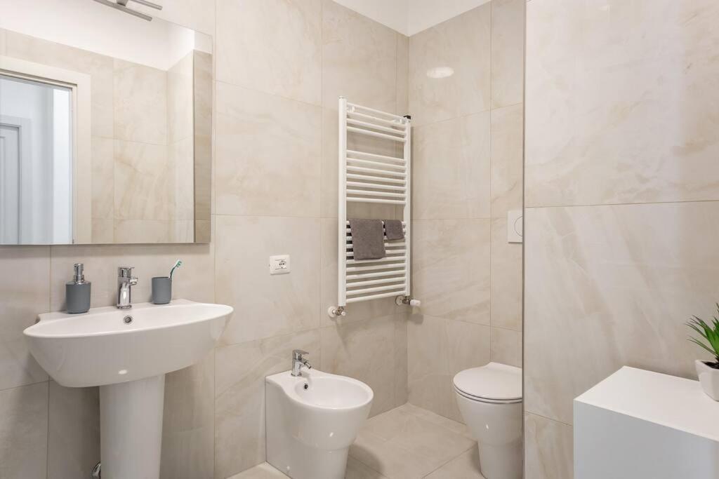 Apartment Caltagirone Milan