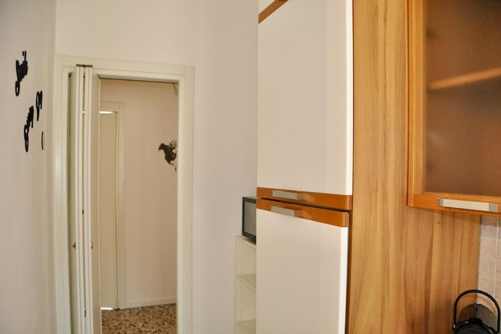 Apartment M.aurelio Black & White