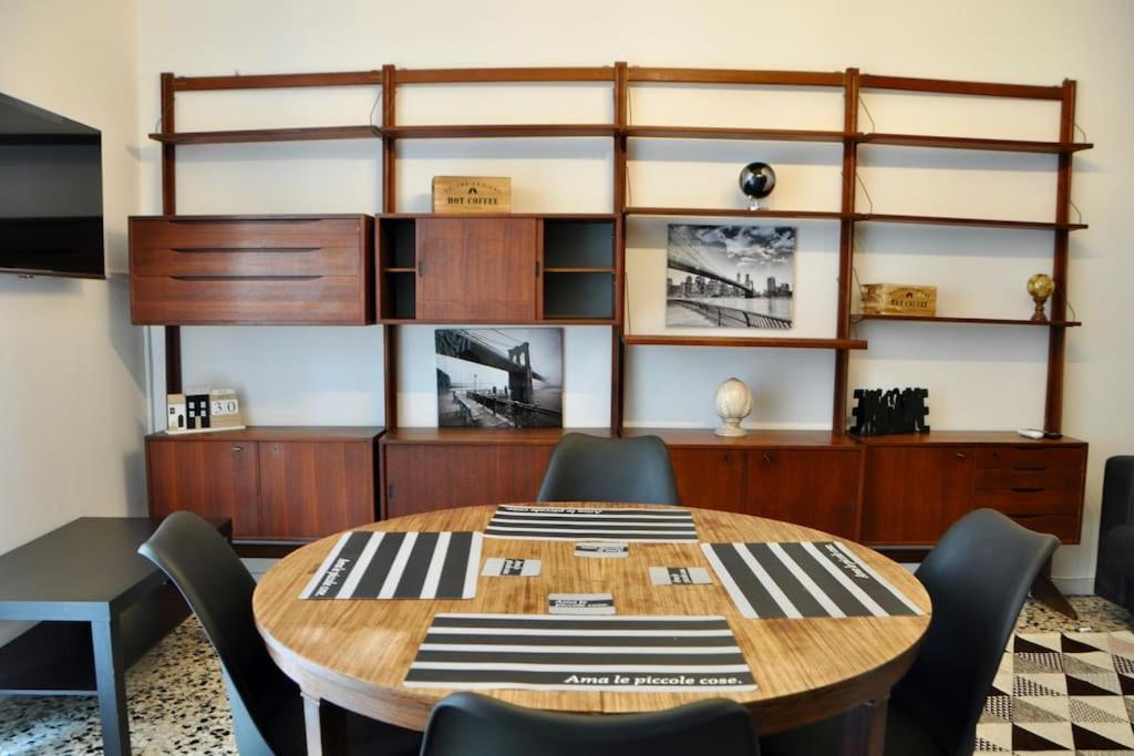 Apartment M.aurelio Black & White *