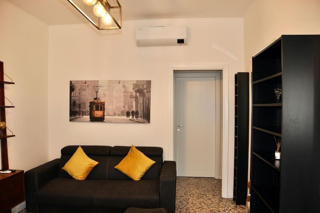 Apartment M.aurelio Black & White
