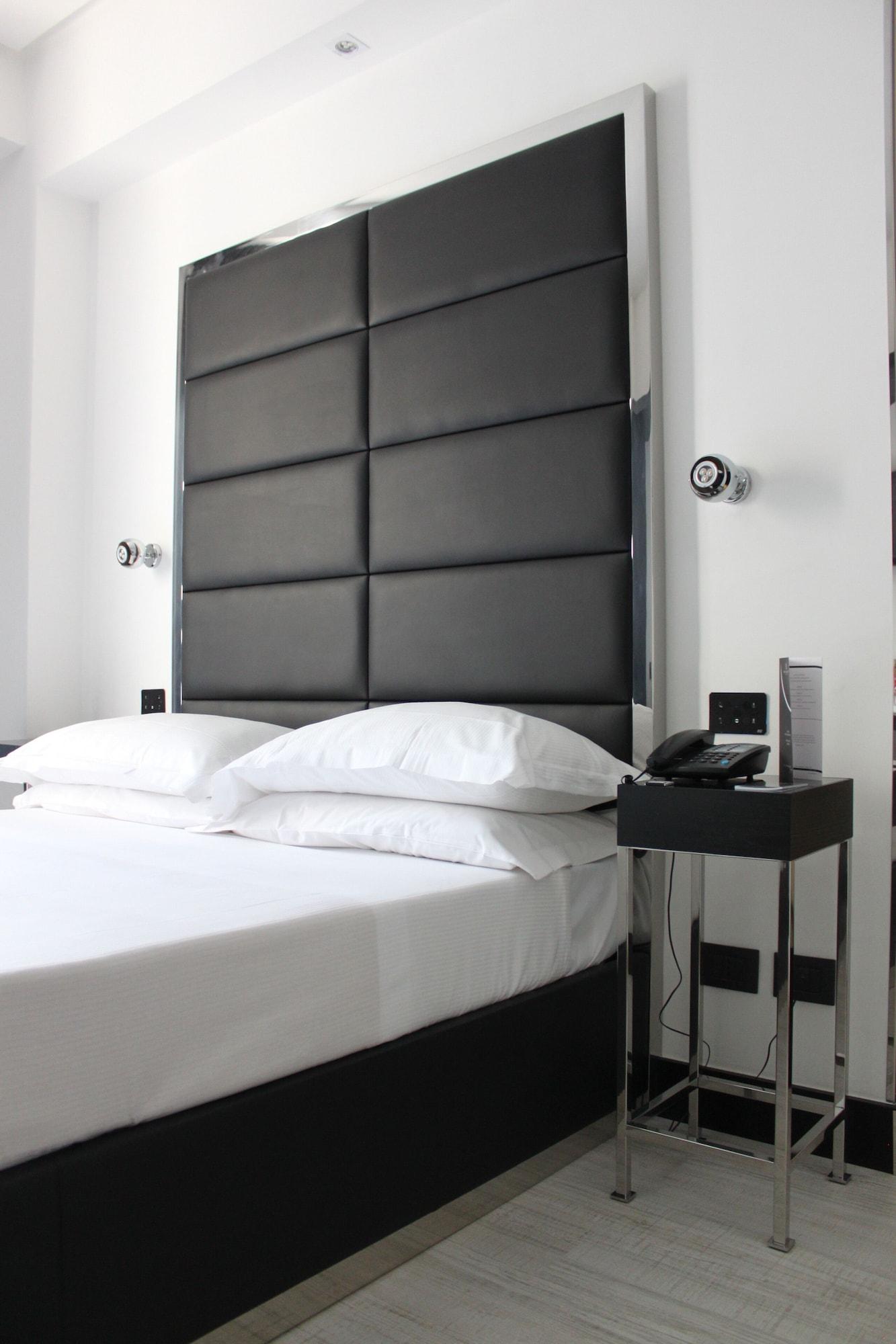 Lhp Napoleon Hotel