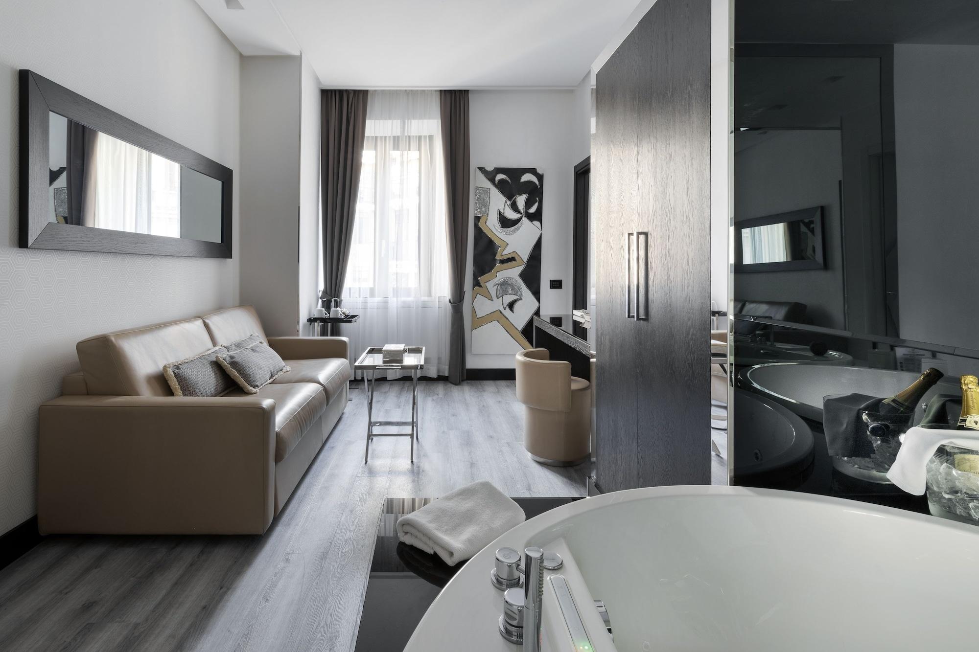 Lhp Napoleon Hotel