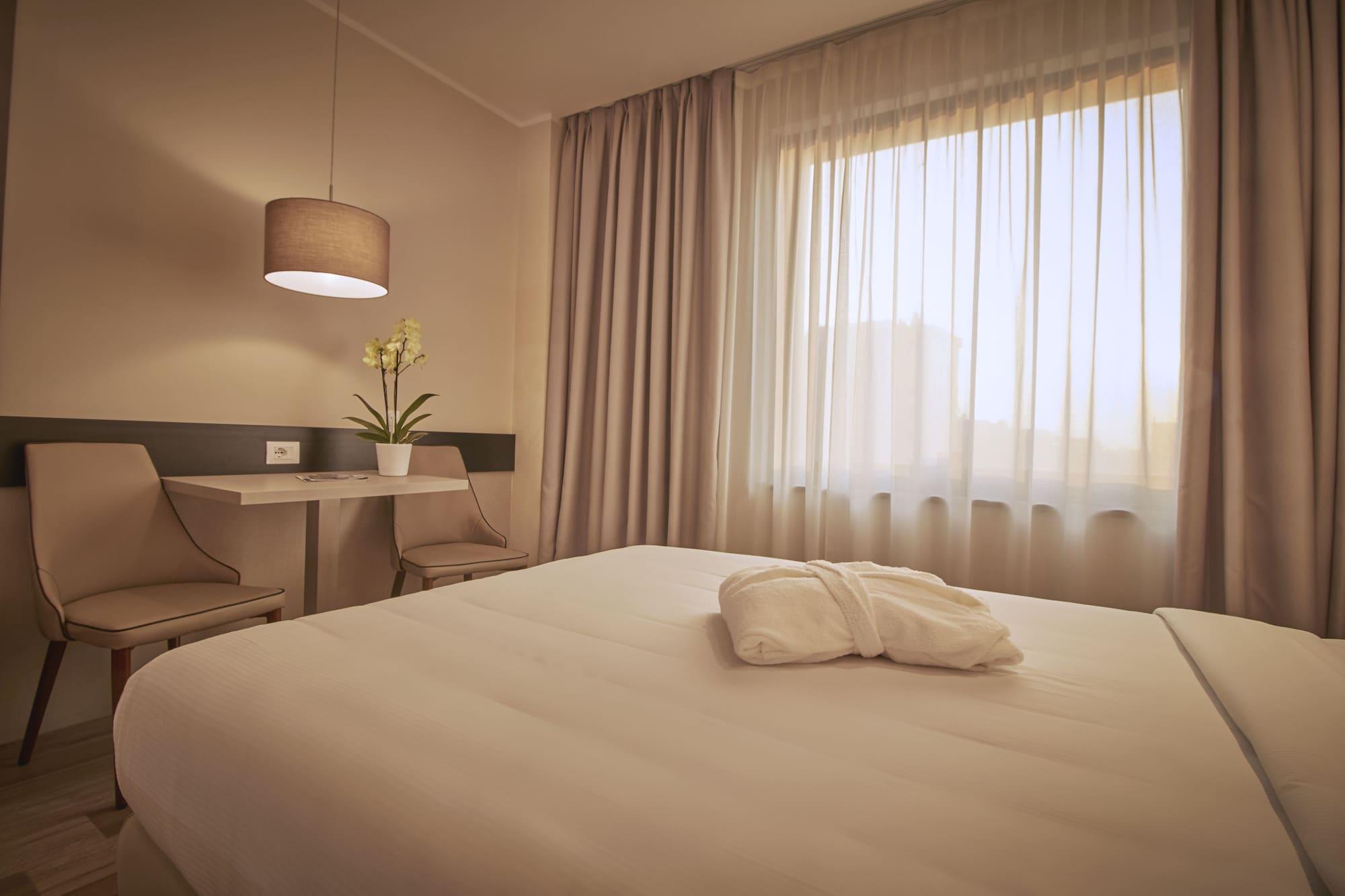 Hotel Ih Lorenteggio 4*