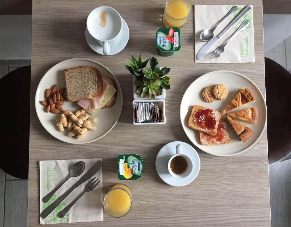 Hotel Av