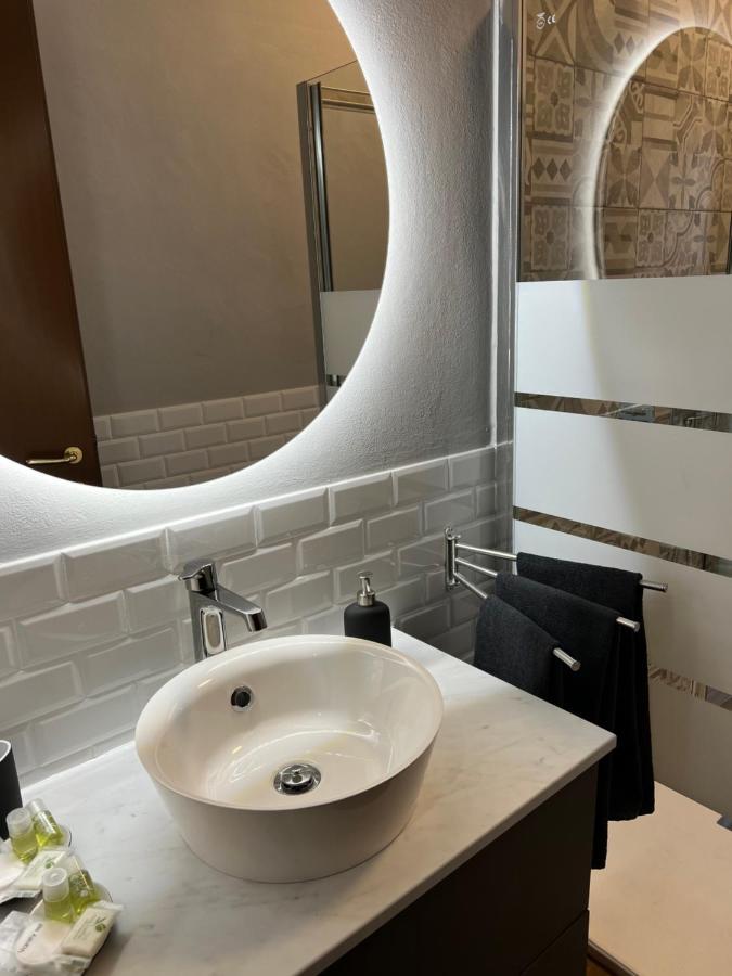 Apartamento Stylish 3 Km Away From Duomo - Netflix, Wi-fi, All Comforts Included Milão
