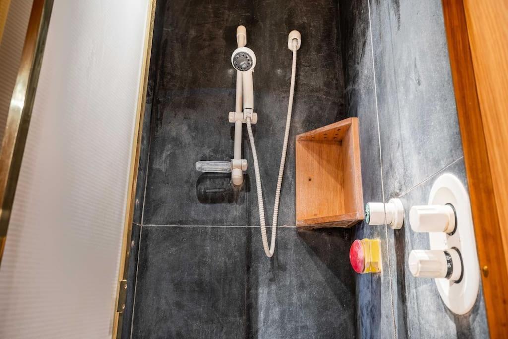 Luxury Penthouse - Sauna, Garage, Office, Terrace Milan