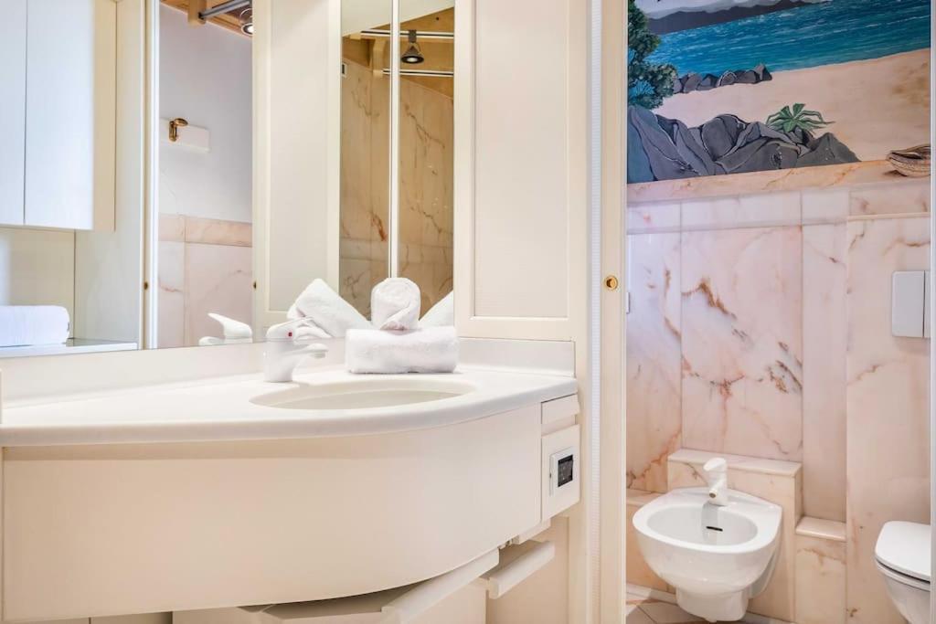 Luxury Penthouse - Sauna, Garage, Office, Terrace Apartment *