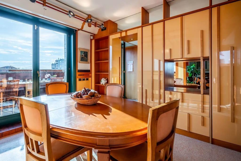 Luxury Penthouse - Sauna, Garage, Office, Terrace Apartment Milan
