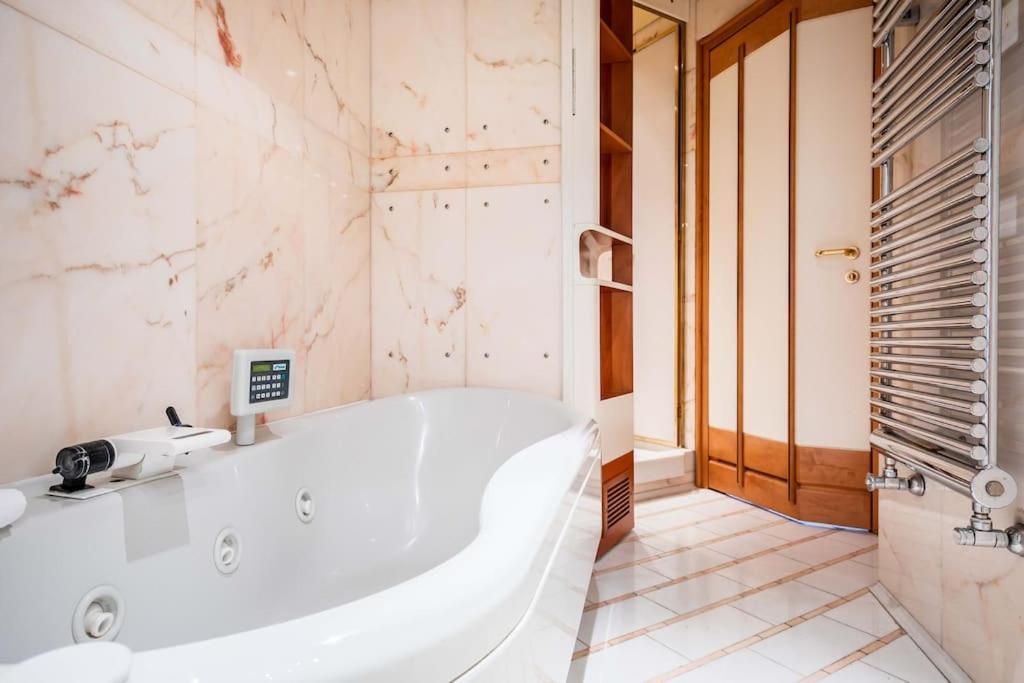 Apartment Luxury Penthouse - Sauna, Garage, Office, Terrace *