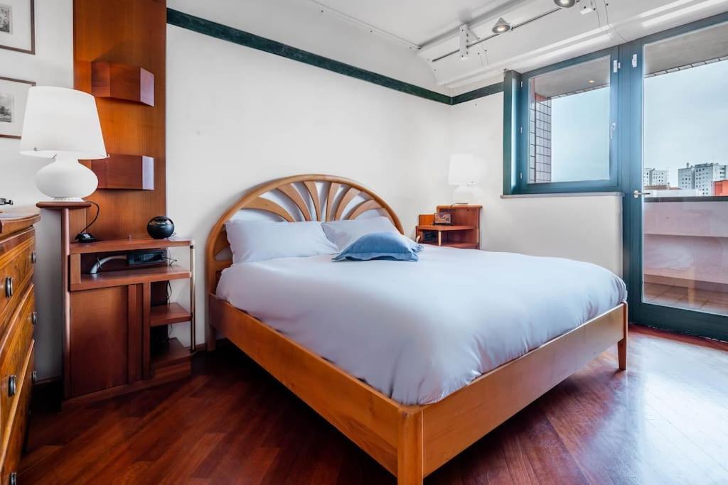 Luxury Penthouse - Sauna, Garage, Office, Terrace * Milan