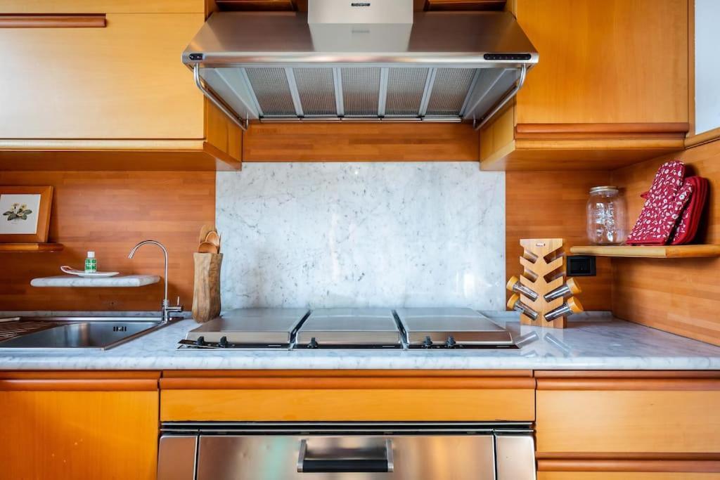 Luxury Penthouse - Sauna, Garage, Office, Terrace Apartment *