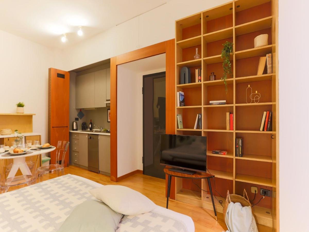 The Rent - Modern In The Center Apartment Milan