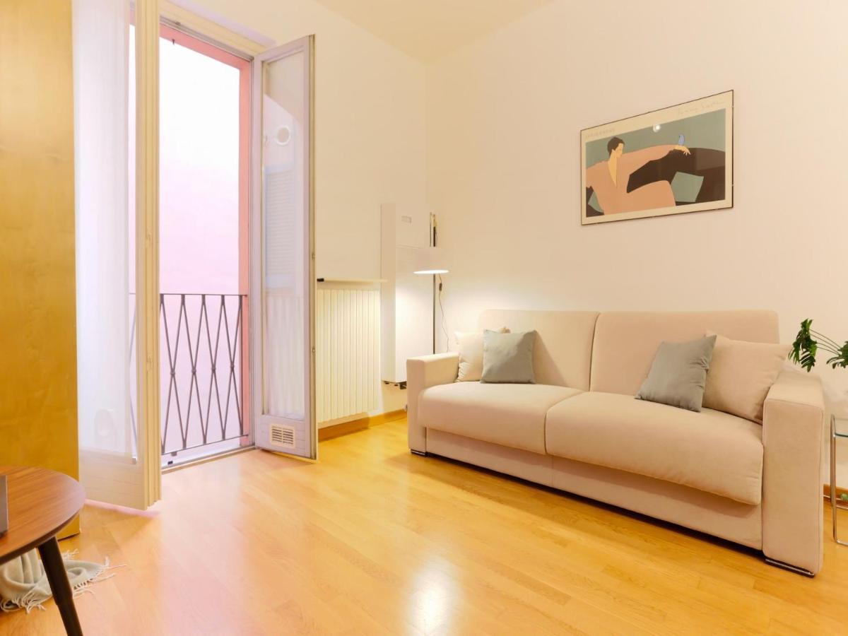 The Rent - Modern In The Center Apartment Milan