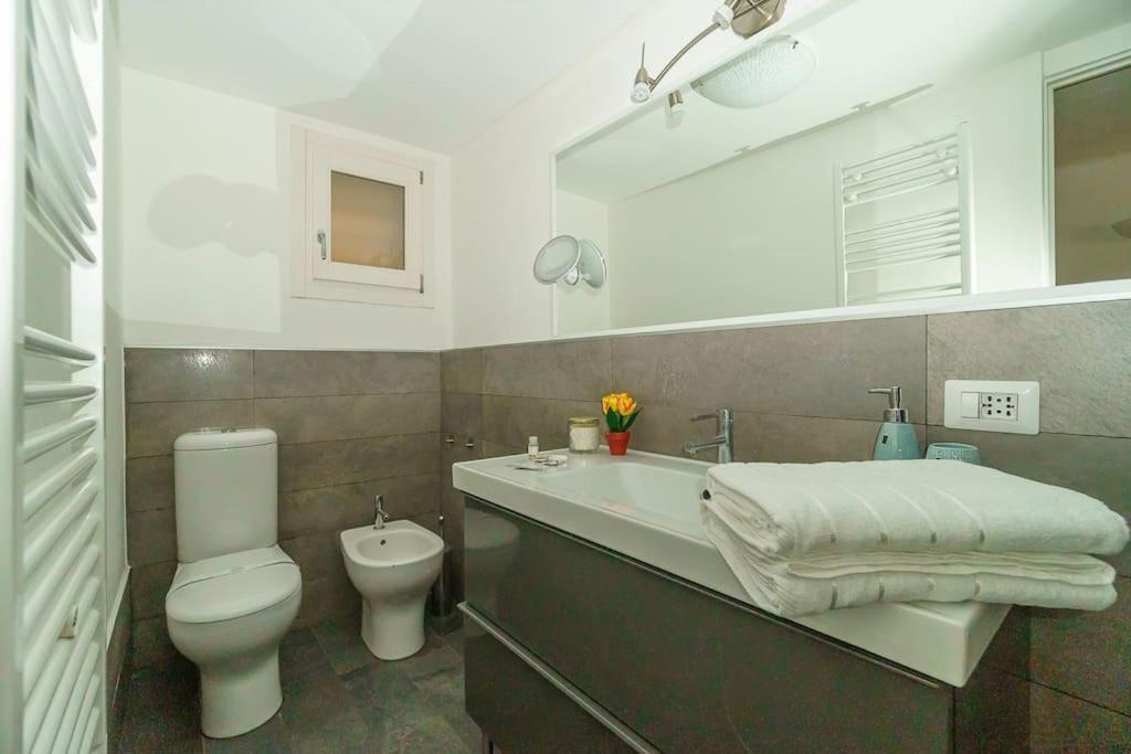 Apartment Brera-moscova Duomo 15 Minuti A Piedi Milan