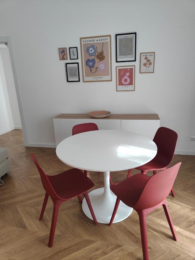 Elegante Bilocale A Con Balcone Apartment Milan