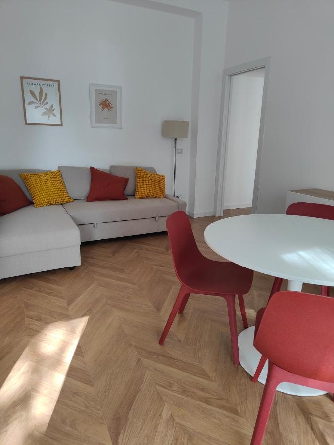Elegante Bilocale A Con Balcone Milan