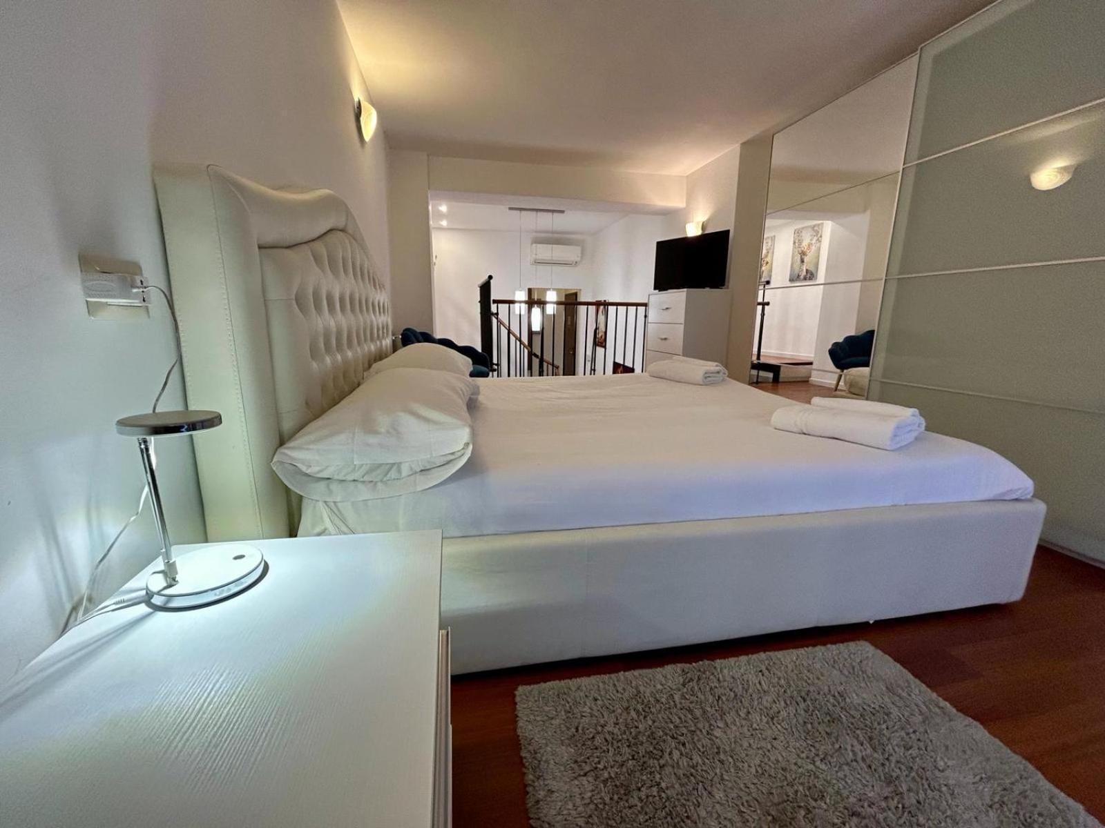 Apartment Kibilu - Via Tolmezzo - Ospedale San Raffaele - Stazione Di Lambrate *