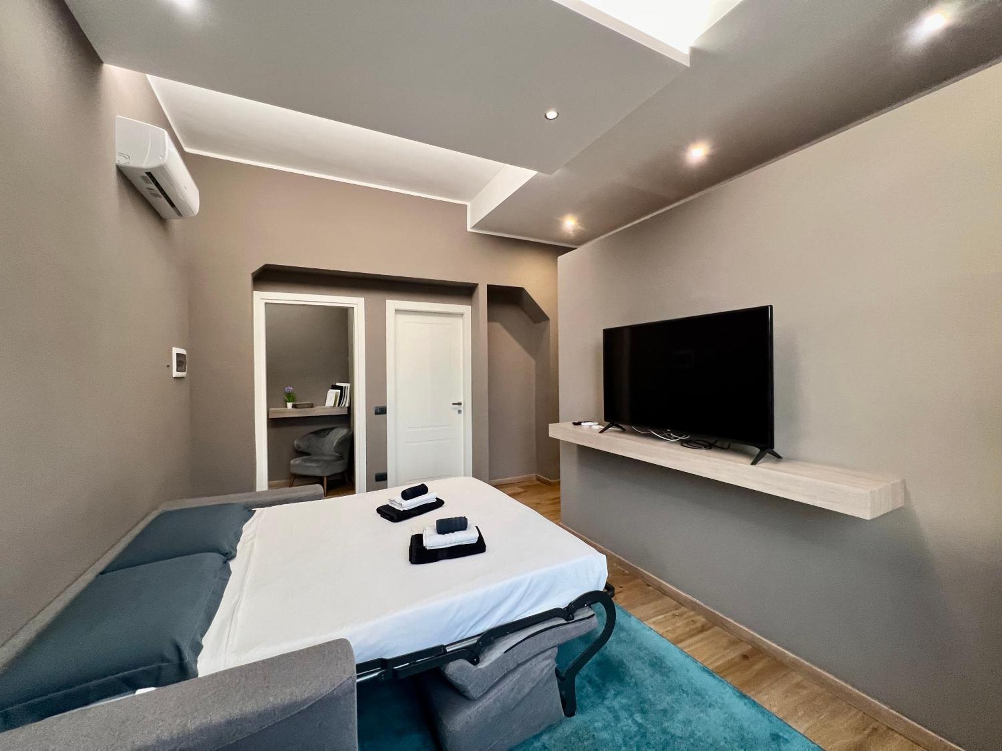 New Wonderful Bilo With Walk-in Closet From Moscova Milan