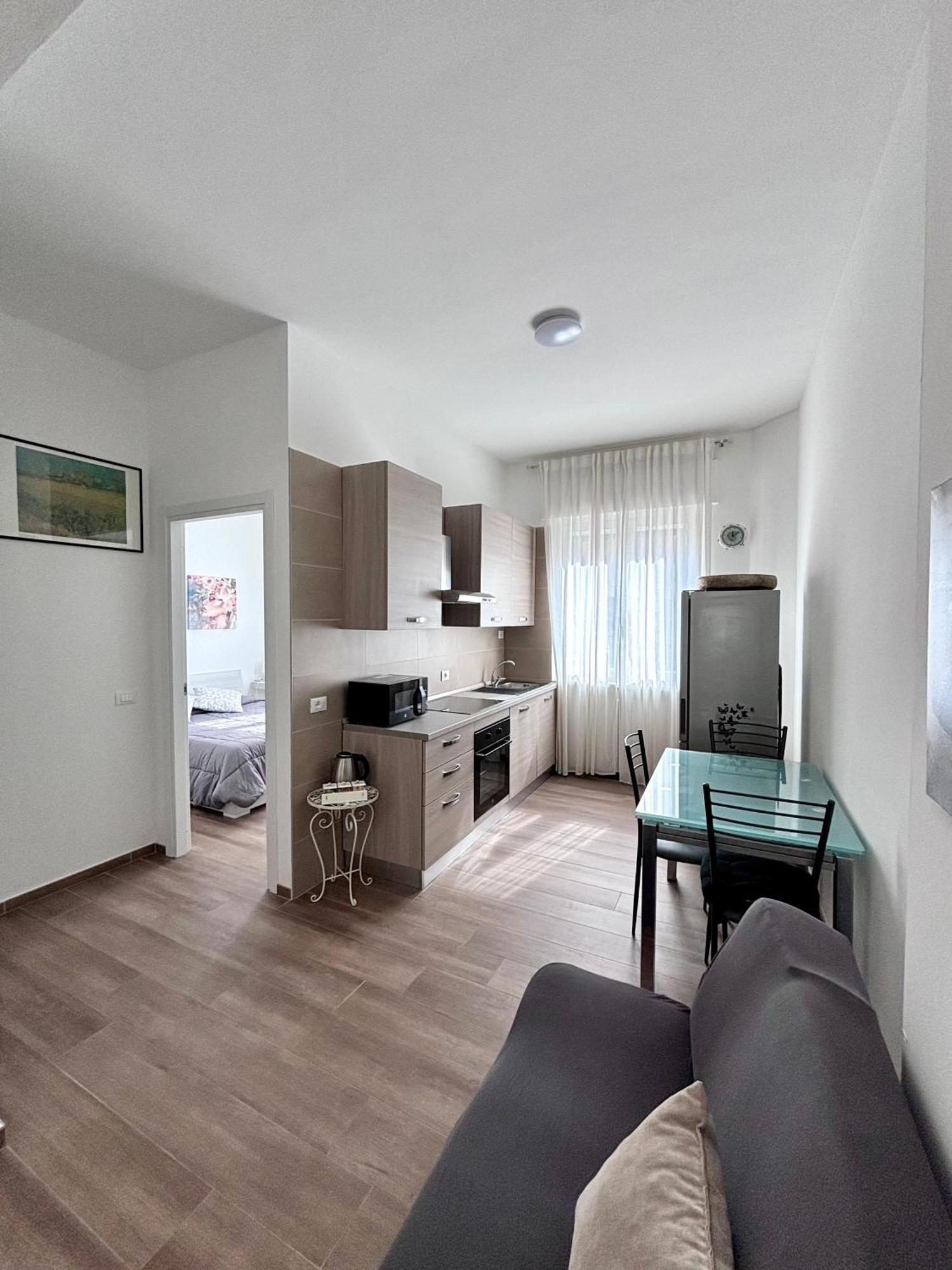 Bilocale In Bande Nere-metro Rossa Duomo Apartment *