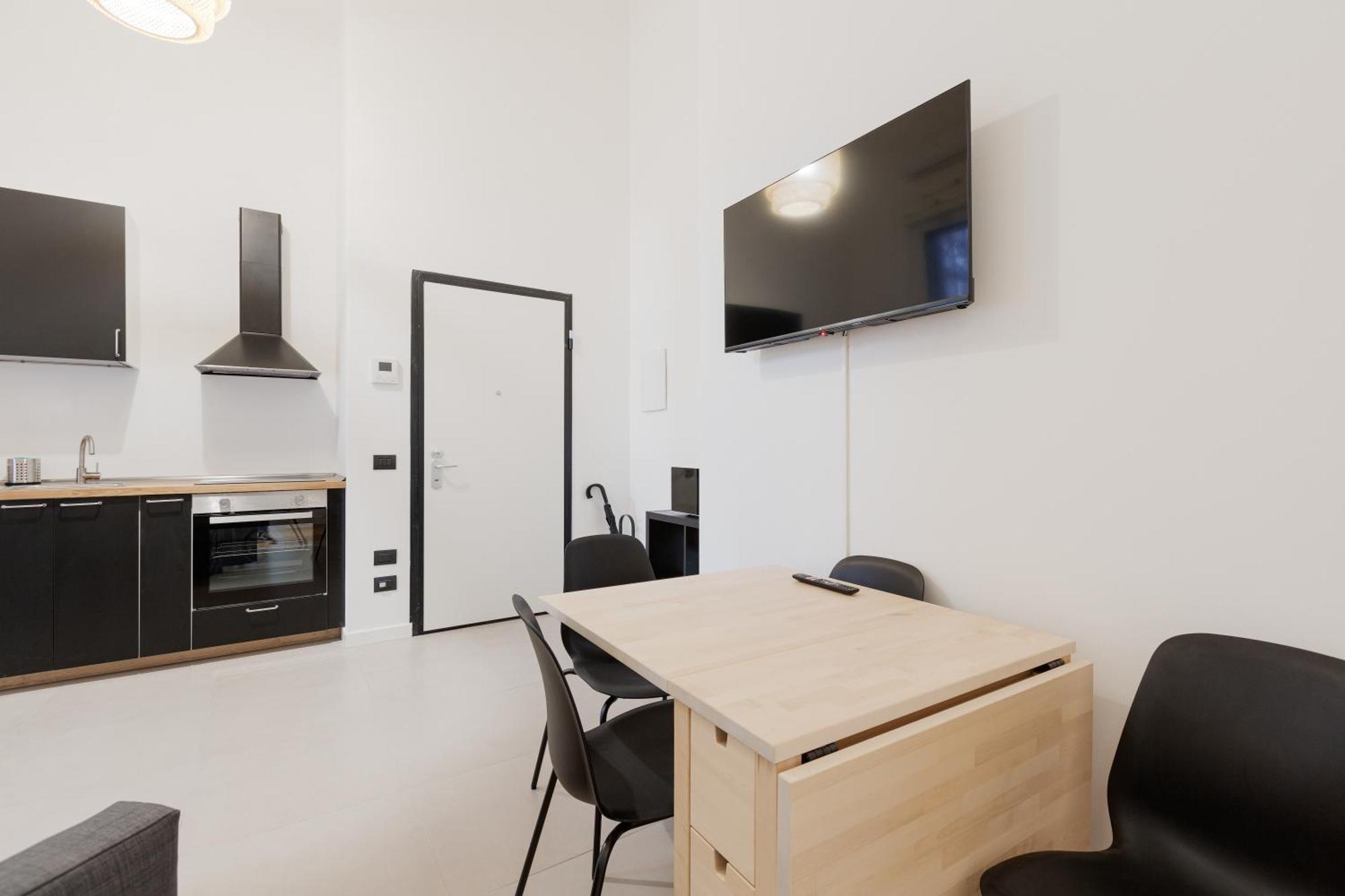 Cozy Corner With Balcony And Private Garage! Apartment Milan