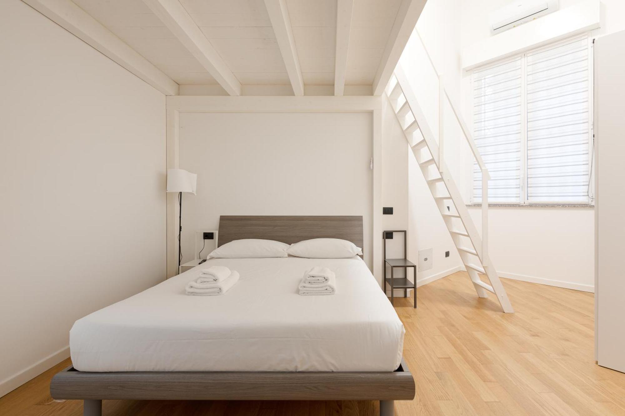 Cozy Corner With Balcony And Private Garage! Apartment *